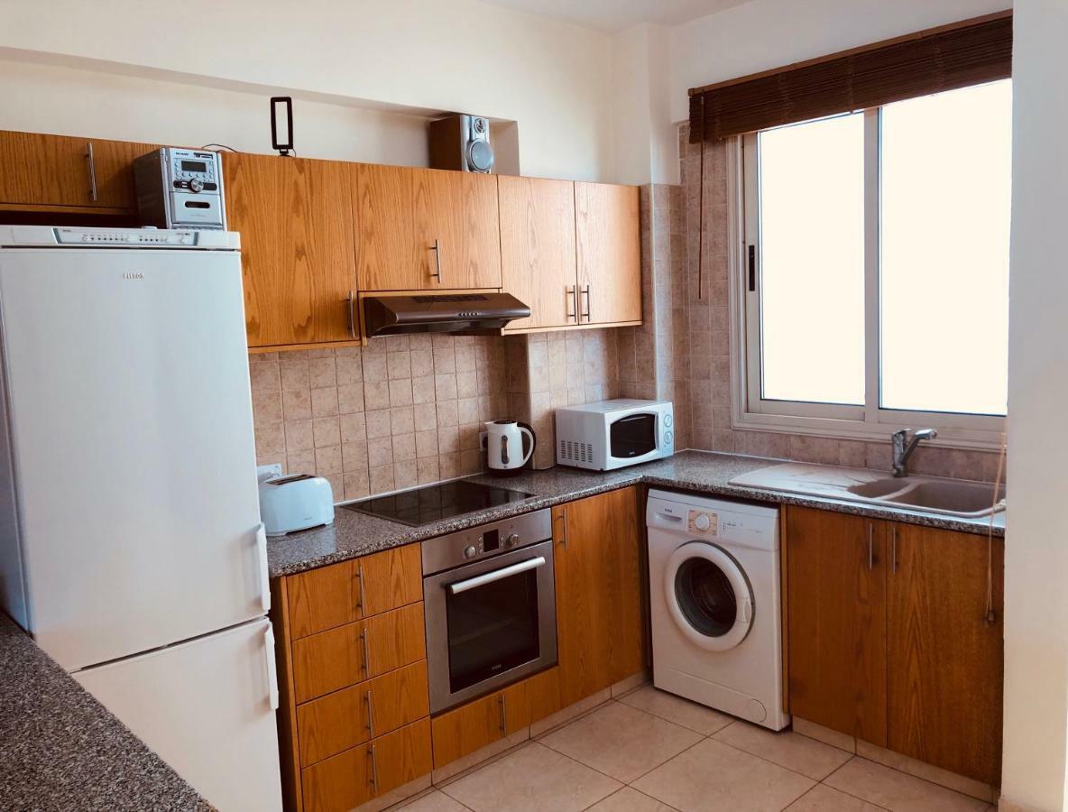 Private Apartment At Aristo Universe III With Pool Paphos Eksteriør bilde