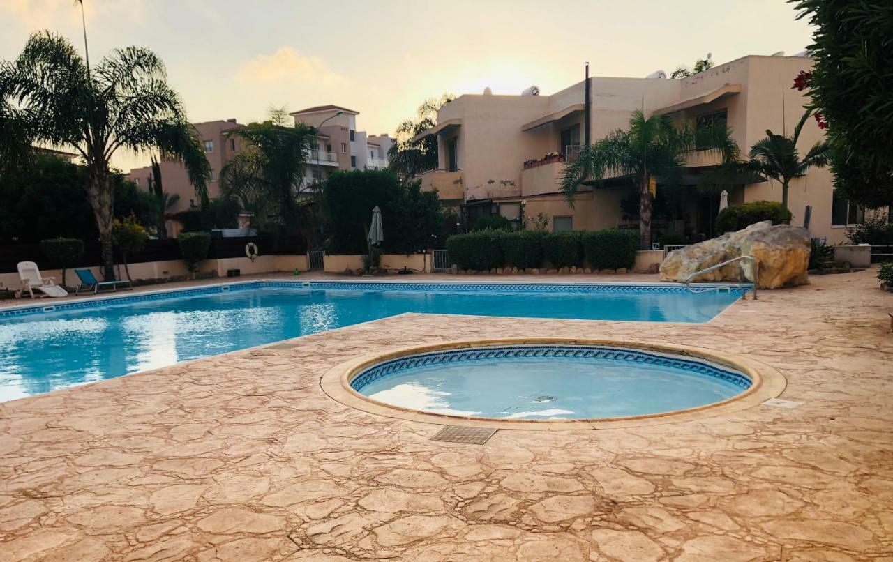 Private Apartment At Aristo Universe III With Pool Paphos Eksteriør bilde