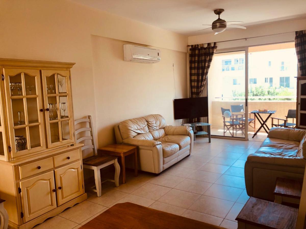 Private Apartment At Aristo Universe III With Pool Paphos Eksteriør bilde