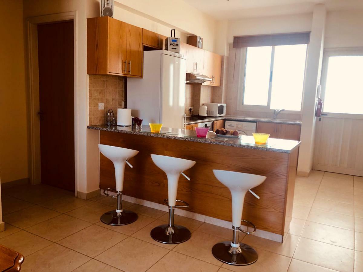Private Apartment At Aristo Universe III With Pool Paphos Eksteriør bilde